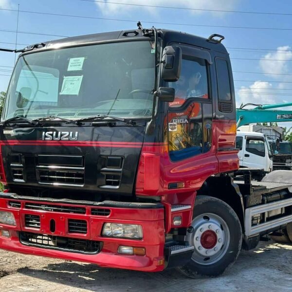 Isuzu Giga 6WG1 Tractor Head – Ideal for Logistics & Hauling