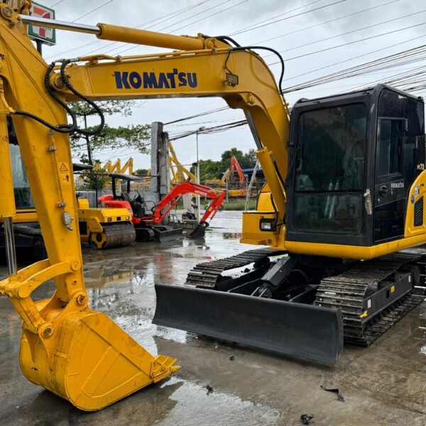 Komatsu PC70-8 Hydraulic Backhoe – Includes Dozer Blade & Breakerline