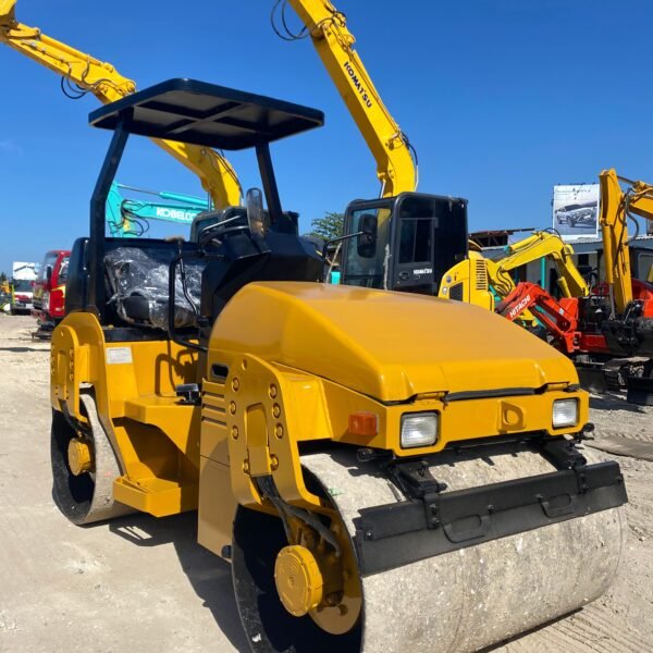 Dynapac CC135 Road Roller – Compact Double Drum Asphalt Compactor for Efficient Roadwork